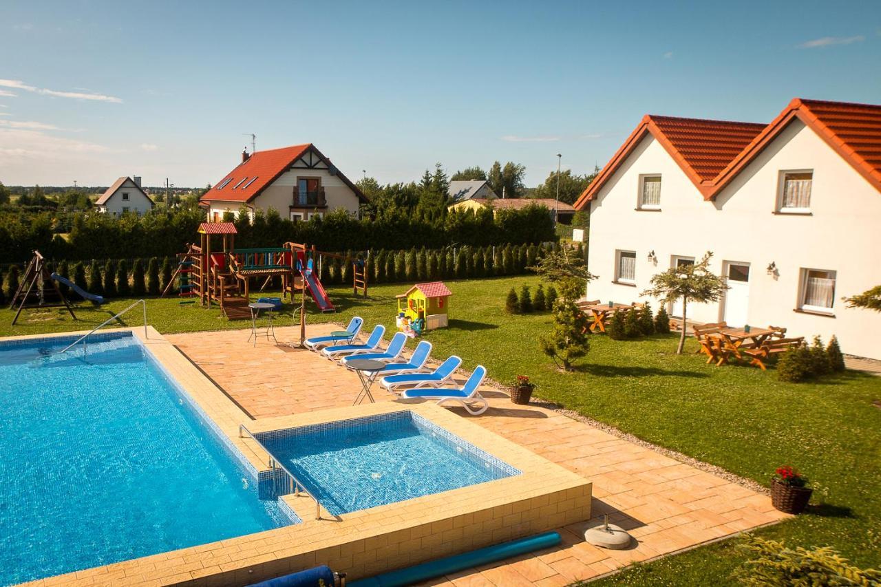 Aqua Fun Domki Z Basenem Darlowo Bagian luar foto