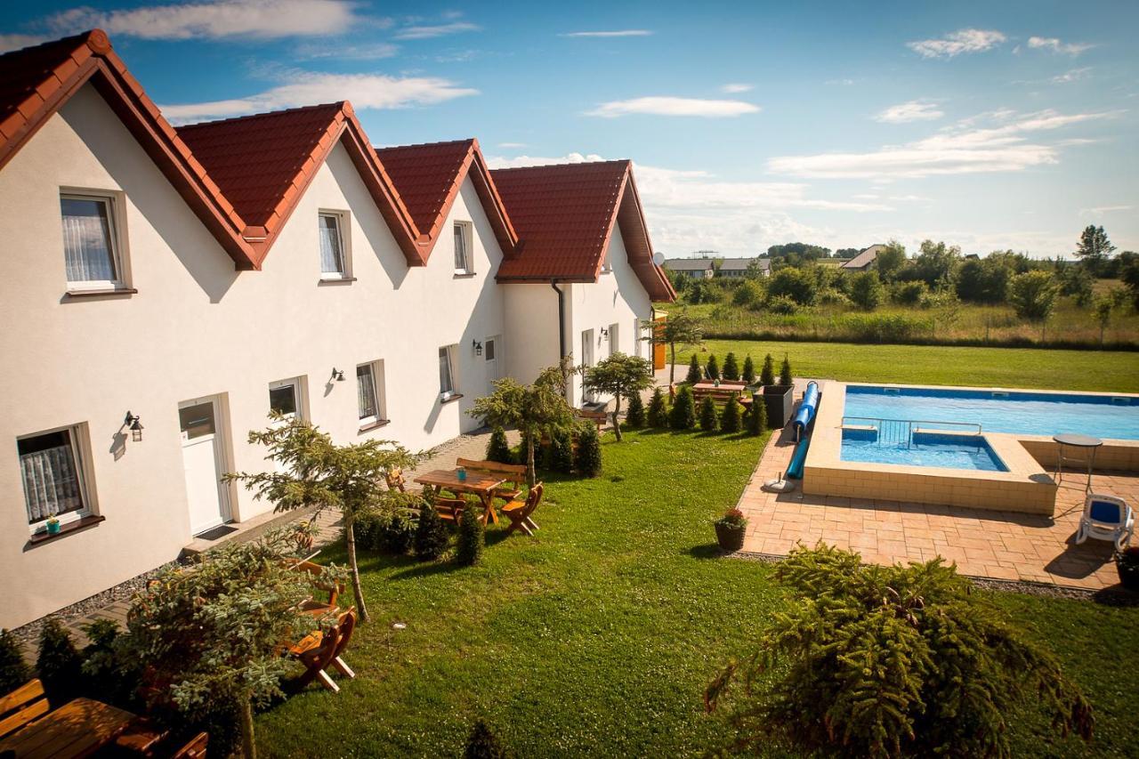 Aqua Fun Domki Z Basenem Darlowo Bagian luar foto