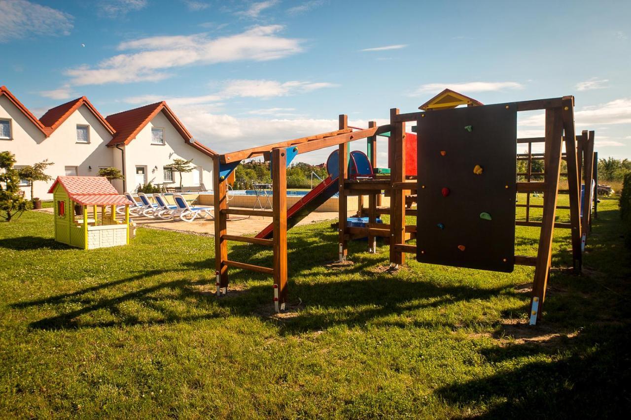 Aqua Fun Domki Z Basenem Darlowo Bagian luar foto