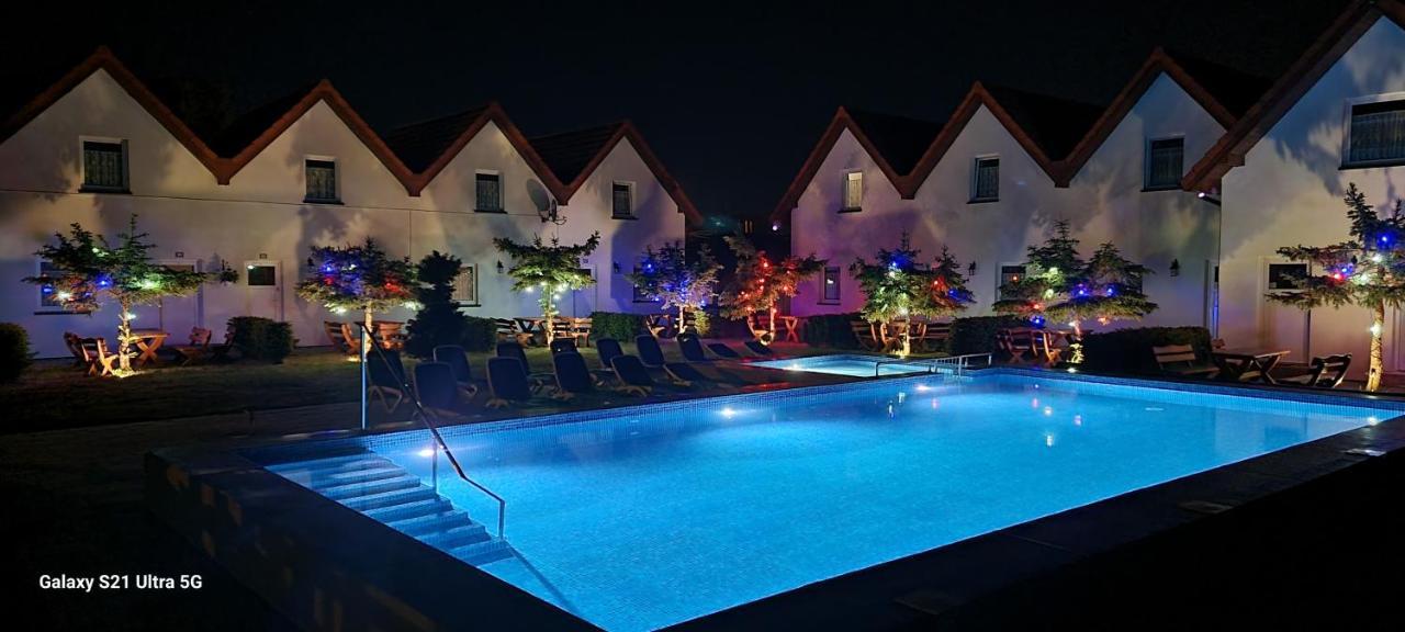 Aqua Fun Domki Z Basenem Darlowo Bagian luar foto