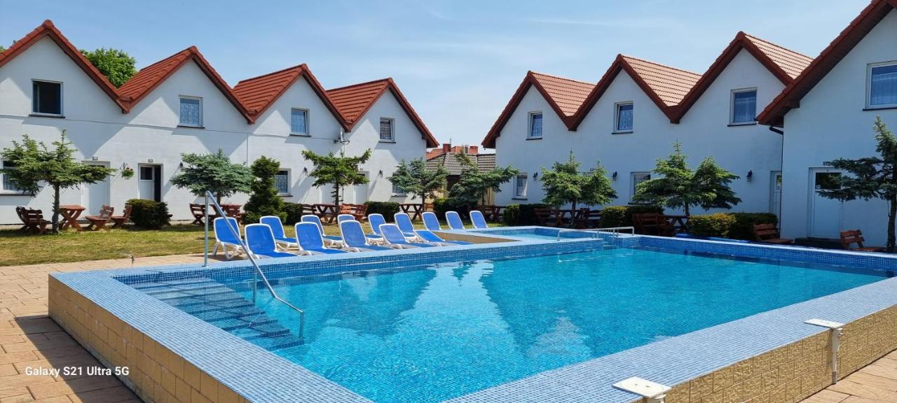 Aqua Fun Domki Z Basenem Darlowo Bagian luar foto