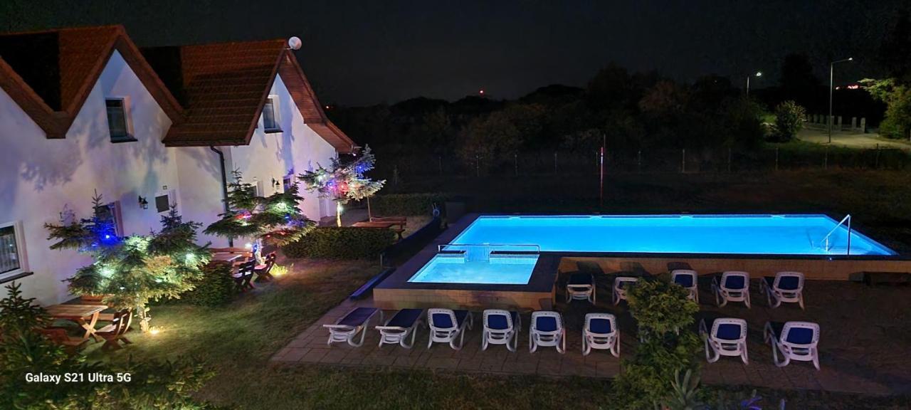Aqua Fun Domki Z Basenem Darlowo Bagian luar foto